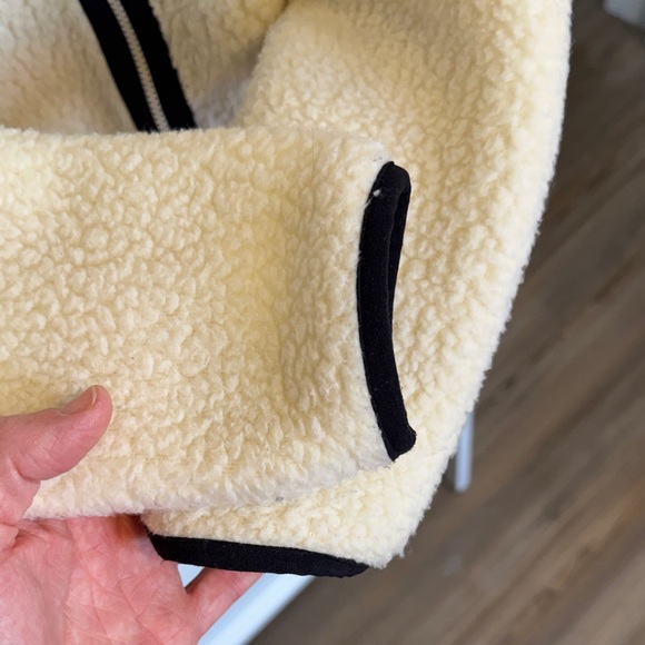 Marmot Women's Cream and Black Fleece Polartec Jacket - Picture 6 of 10